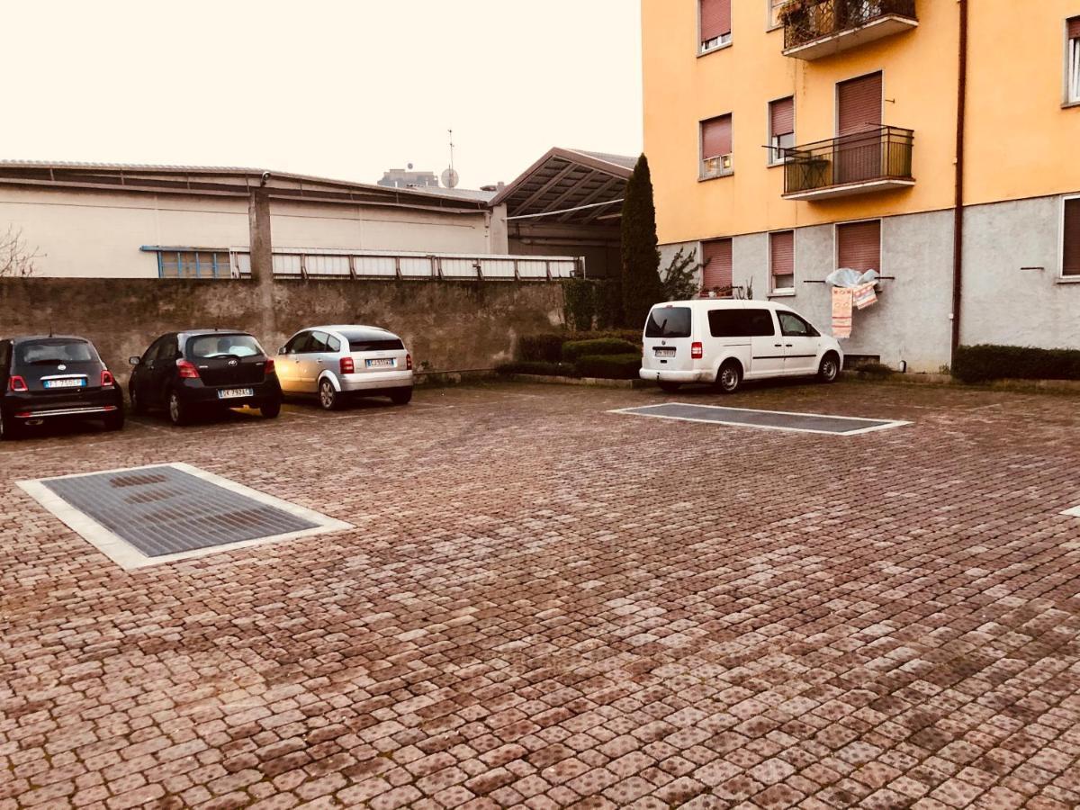 Bergamo Easy Airport Sleep&Fly Parking Apartment Bagian luar foto