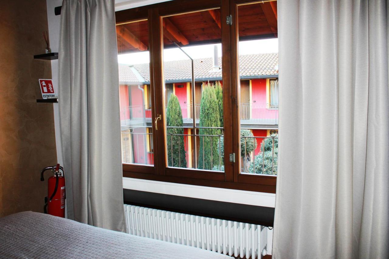 Bergamo Easy Airport Sleep&Fly Parking Apartment Bagian luar foto