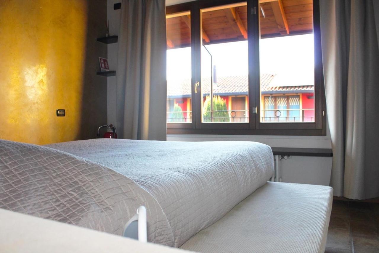 Bergamo Easy Airport Sleep&Fly Parking Apartment Bagian luar foto