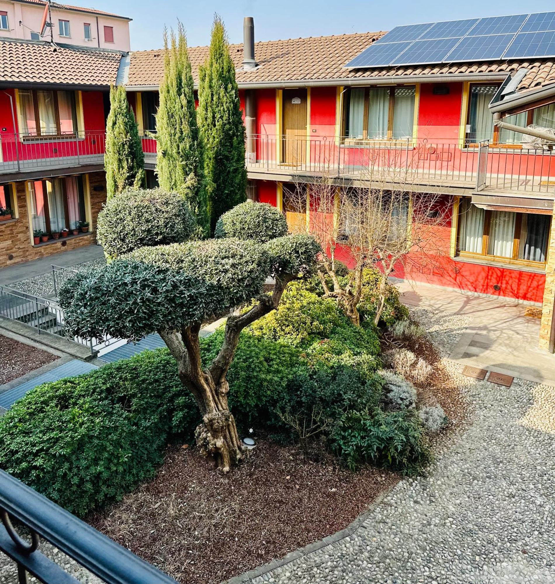 Bergamo Easy Airport Sleep&Fly Parking Apartment Bagian luar foto
