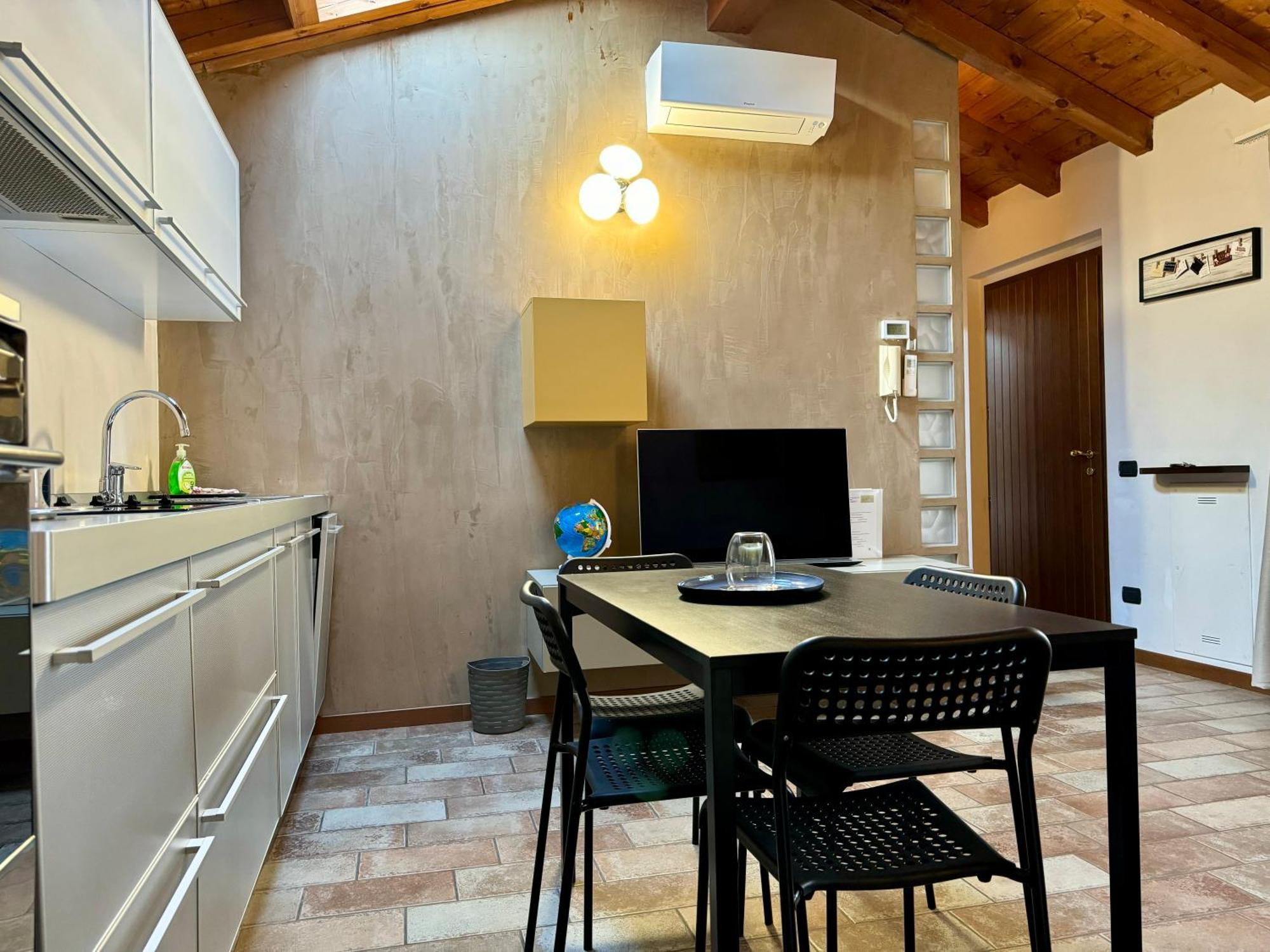 Bergamo Easy Airport Sleep&Fly Parking Apartment Bagian luar foto