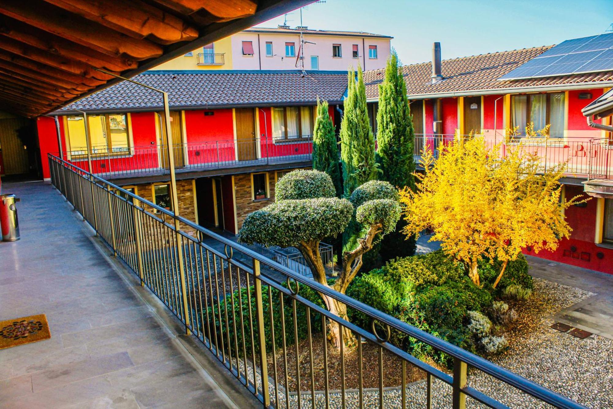 Bergamo Easy Airport Sleep&Fly Parking Apartment Bagian luar foto