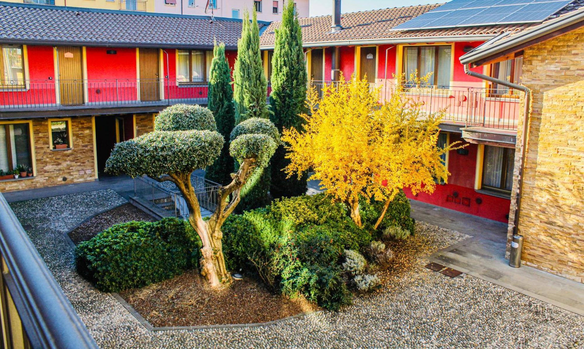 Bergamo Easy Airport Sleep&Fly Parking Apartment Bagian luar foto