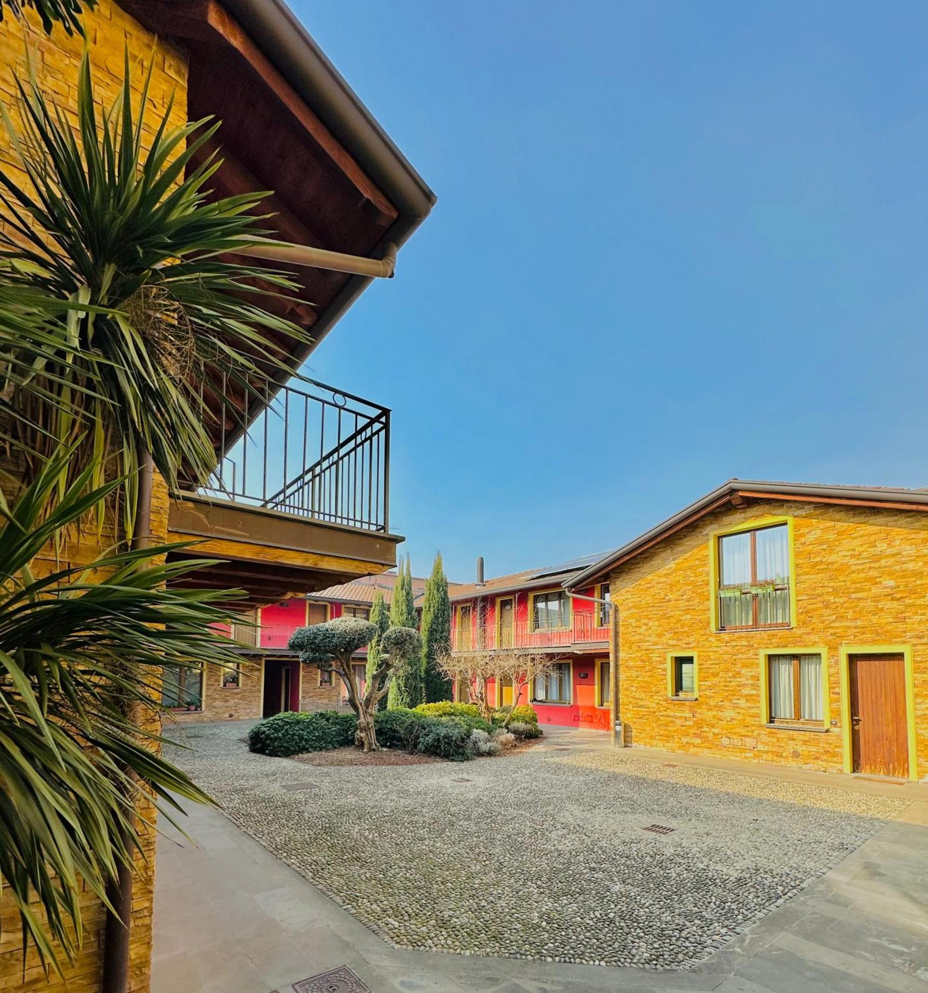 Bergamo Easy Airport Sleep&Fly Parking Apartment Bagian luar foto